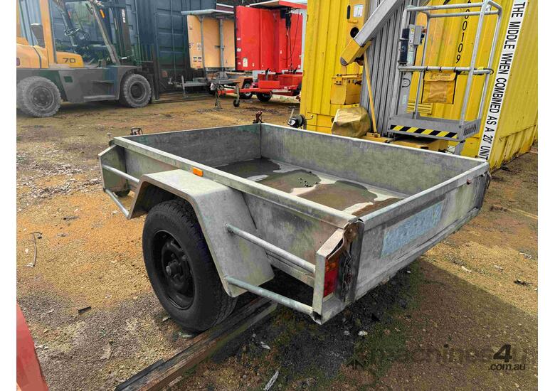 caption 2001 Towpax Box Trailer
