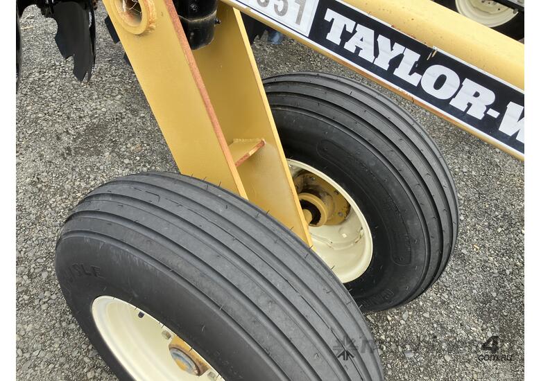 caption Taylor-Way Tandem Disc Harrow 44 Plate