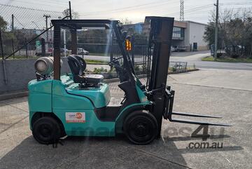 MITSUBISHI 2500 Kg | 4.7m | Side Shift