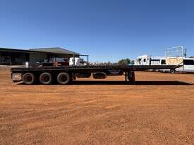 1985 Fruehauf 45ft Flat Deck Tri-Axle - picture0' - Click to enlarge