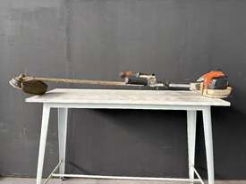 STIHL FS240 Whipper Snipper (Ex-Council) - picture2' - Click to enlarge
