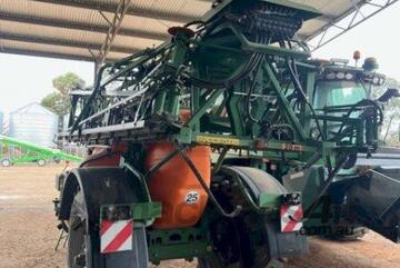 (9046) Amazone UX 4200 Special boom spray