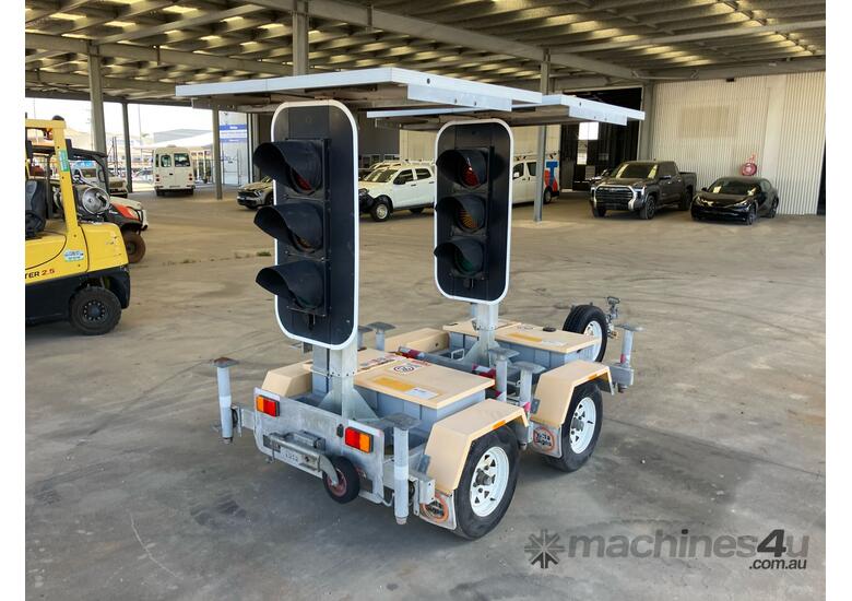 2017 Data Signs Single Axle Traffic Light Trailer Combination