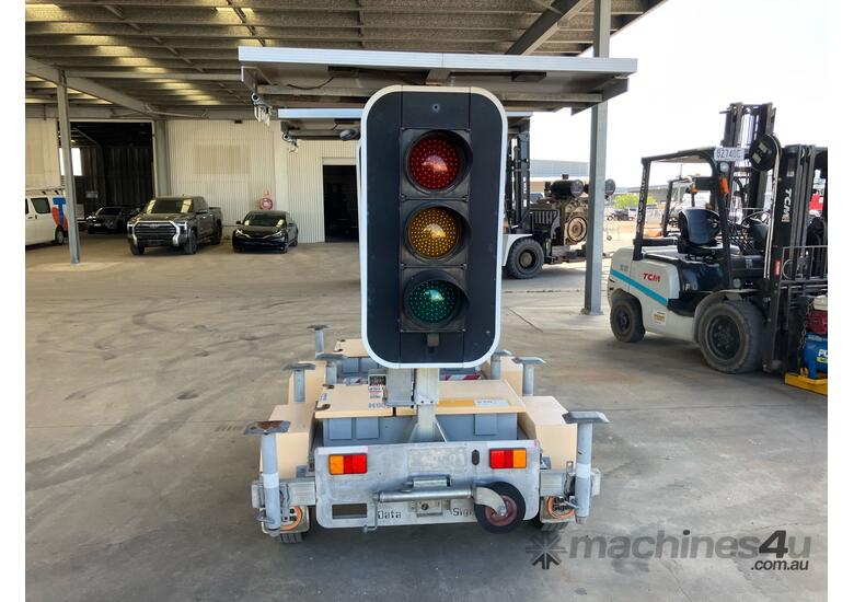 2017 Data Signs Single Axle Traffic Light Trailer Combination