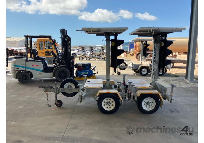 2017 Data Signs Single Axle Traffic Light Trailer Combination
