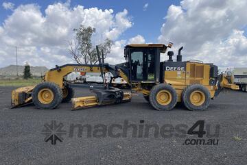 John Deere 2019   670G