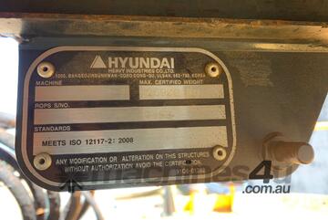 Hyundai Robex 235LCR-9 Excavator (Steel Tracked)