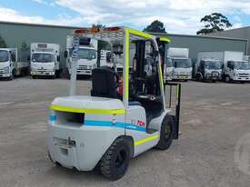 TCM FD30T4C Forklift - picture1' - Click to enlarge
