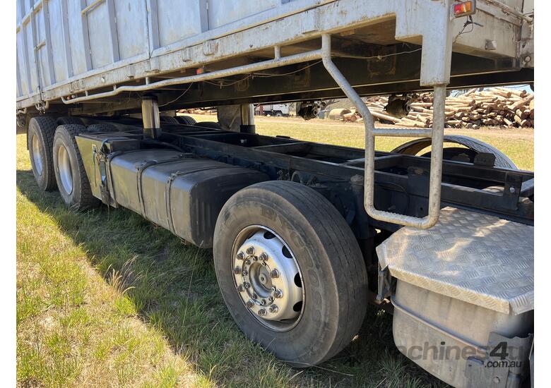 2010 Scania P400 Tipping Tabletop