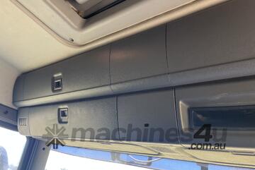 2010 Scania P400 Tipping Tabletop