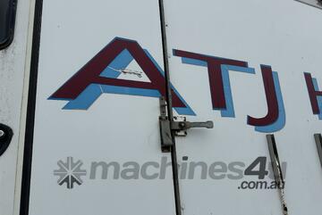 2002 Mercedes Atego 1628 4x2 Horse Float Truck ** Tow only recommended **