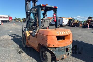 Toyota 2010   02-7FD40 Forklift