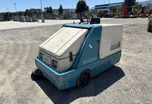 Tennant   6400 Ride-On Sweeper