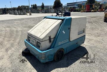 Tennant   6400 Ride-On Sweeper