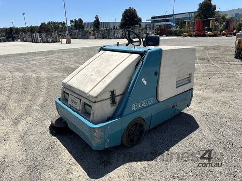 Tennant 6400 Ride-On Sweeper