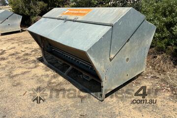 ADVANTAGE FEEDER NGF 1800-05 APPROX. 1 TONNE.