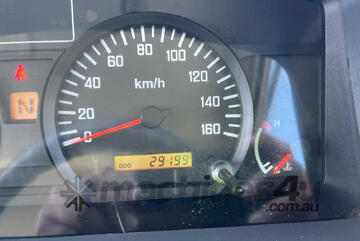 Isuzu 2010   NLR200 Table Top