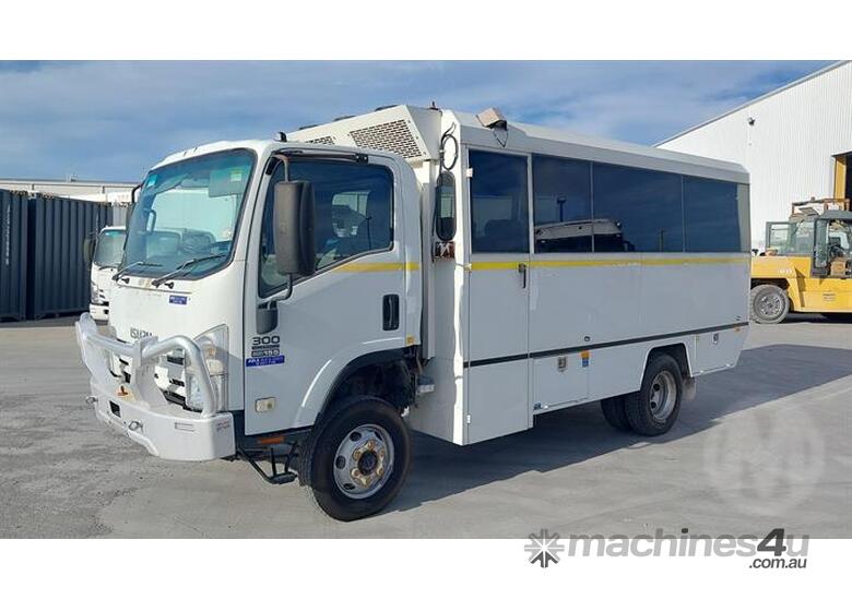 Isuzu NPS300