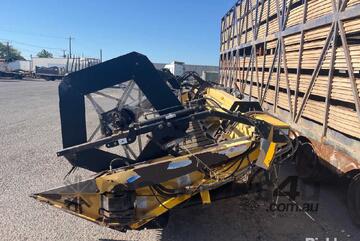 New Holland   94C Header Front