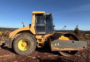 2001 MULTIPAC VV1100D SMOOTH DRUM ROLLER U5011