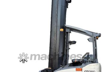 CSS110 Crown RM6000 10m reach truck