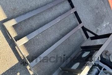 Ozziquip Levelling Bar for Mini Loader