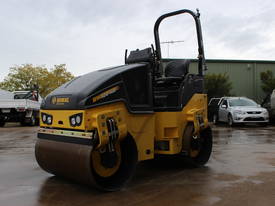 BOMAG 2.7T TWIN DRUM VIBRATING ROLLER UNUSED 2014 - picture2' - Click to enlarge