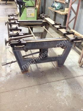 Clamping bench