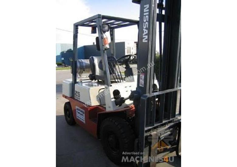 caption NISSAN 2.5t LPG with forklift with Sideshift