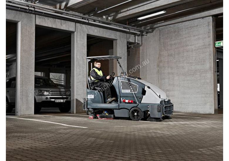 caption Nilfisk Combination Sweeper Scrubber CS7010