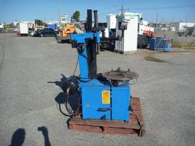 BEISSBARTH TYRE CHANGER WITH ON BOARD COMPRESSOR - picture0' - Click to enlarge