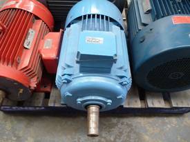 FASCO 30HP 3 PHASE ELECTRIC MOTOR/ 1470RPM - picture0' - Click to enlarge