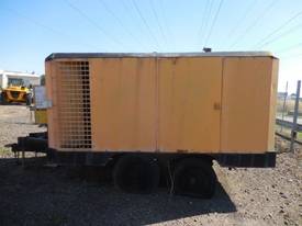 INGERSOLL-RAND XP900WCU 900CFM MOBILE DIESEL AIR COMPRESSOR - picture2' - Click to enlarge