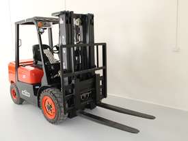 NEW Wecan Forklift /  Container Mast Forklift 3.5 Tonne Diesel - picture0' - Click to enlarge