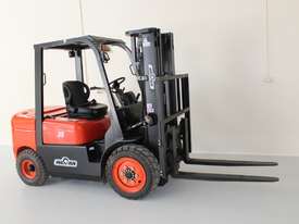 NEW Wecan Forklift /  Container Mast Forklift 3.5 Tonne Diesel - picture1' - Click to enlarge