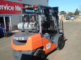 TOYOTA 3 TON CONTAINER MAST LPG  - picture0' - Click to enlarge