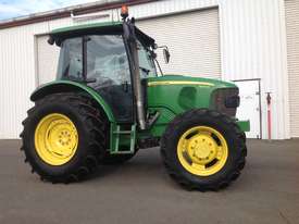 John Deere 5100R Tractor - picture0' - Click to enlarge