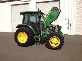 John Deere 5100R Tractor - picture2' - Click to enlarge