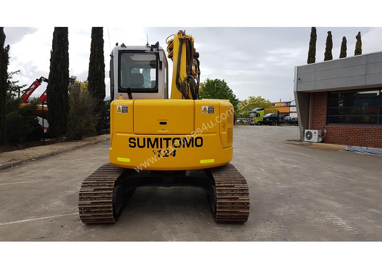 caption SUMITOMO SH75X 8T EXCAVATOR WITH OFFSET BOOM, HITCH AND BUCKETS. 4150 HOURS