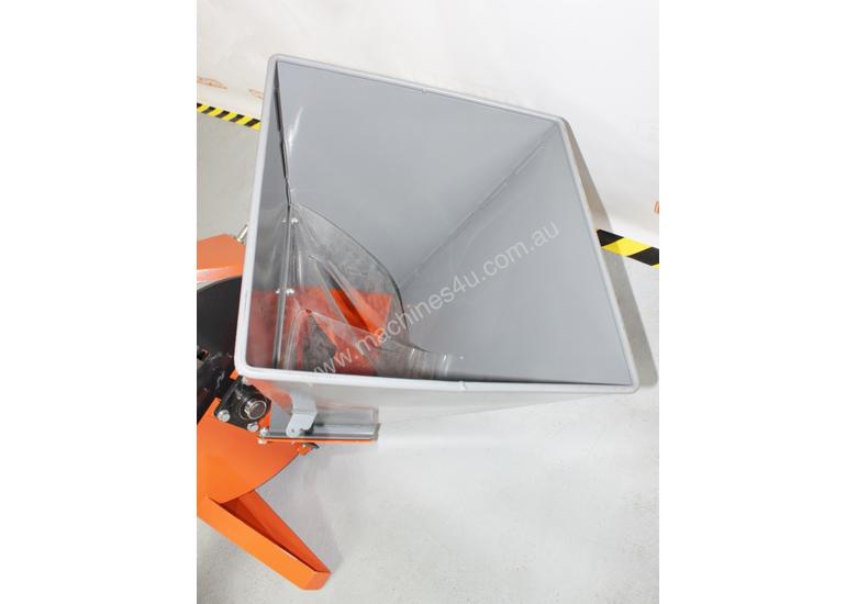 caption Standard Wood Chipper 42S