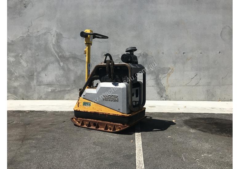 caption WACKER NEUSON DPU6555 DIESEL PLATE COMPACTOR LOW HOURS – 930