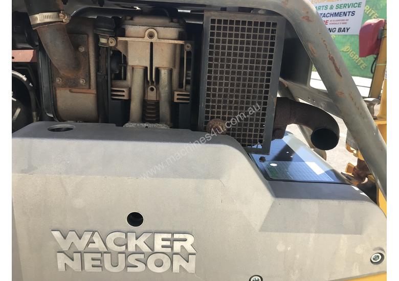 caption WACKER NEUSON DPU6555 DIESEL PLATE COMPACTOR LOW HOURS – 930