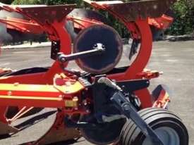 Kubota Reversible Mouldboard Plough - picture0' - Click to enlarge