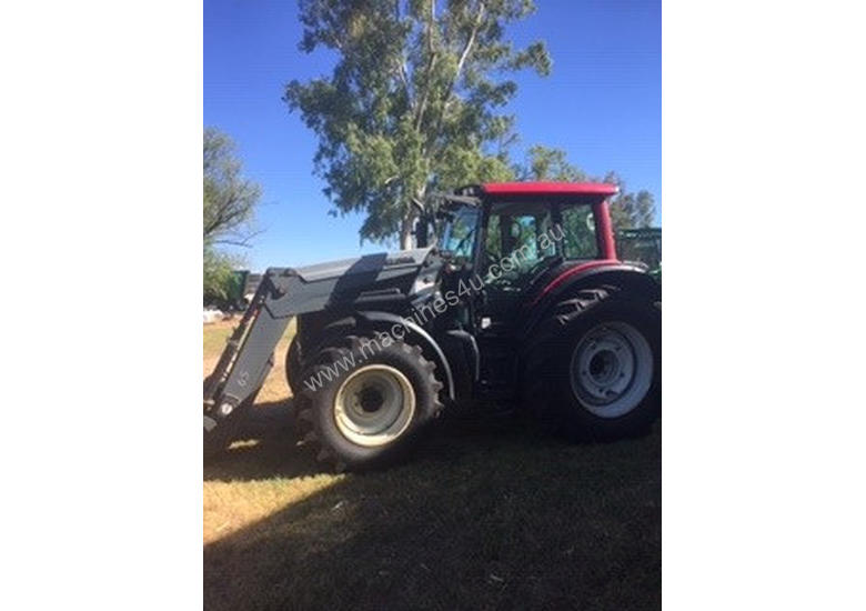 caption Valtra N141 FWA/4WD Tractor