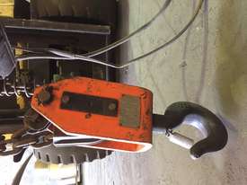 Hitachi 5T Chain Hoist - picture2' - Click to enlarge