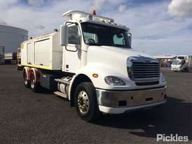 2011 Freightliner Columbia CL 112 - picture0' - Click to enlarge