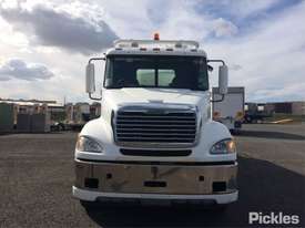 2011 Freightliner Columbia CL 112 - picture1' - Click to enlarge