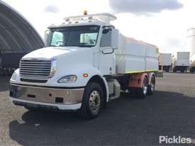 2011 Freightliner Columbia CL 112 - picture2' - Click to enlarge