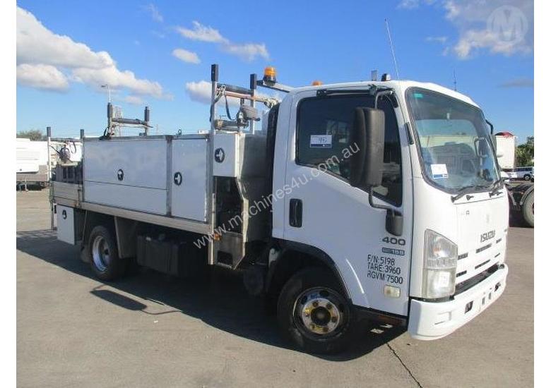 caption Isuzu NPR400