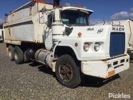 1986 Mack Value Liner - picture0' - Click to enlarge
